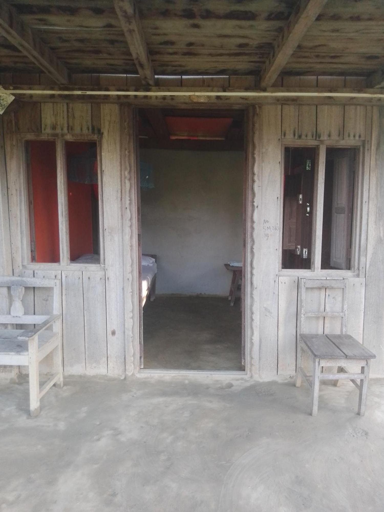 Shanta Ghar A Rustic Guesthouse Chitwan Exterior photo