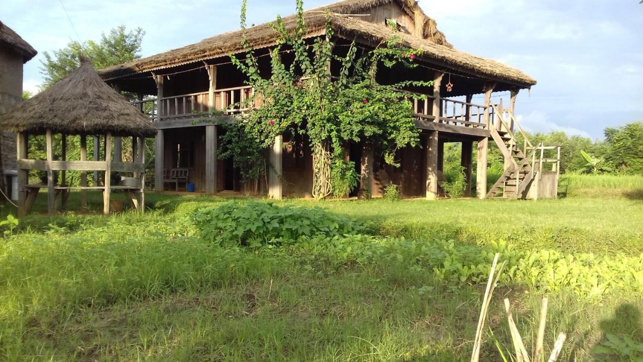 Shanta Ghar A Rustic Guesthouse Chitwan Exterior photo