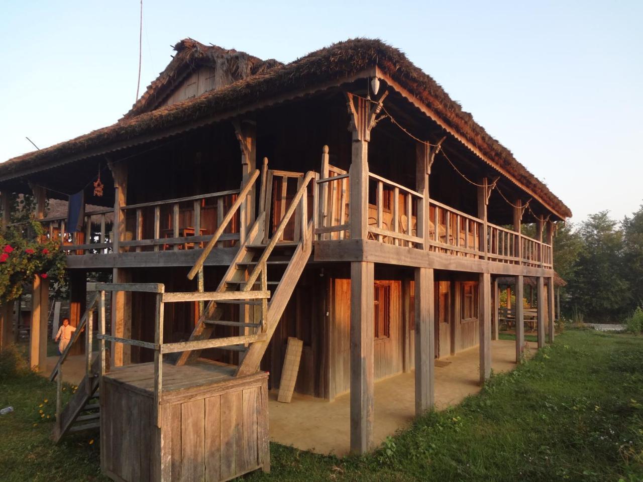 Shanta Ghar A Rustic Guesthouse Chitwan Exterior photo
